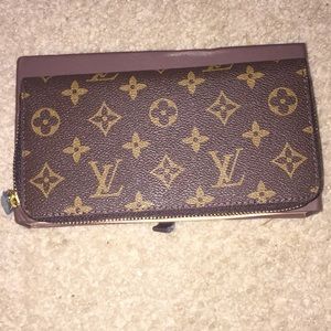 New brown zippy wallet